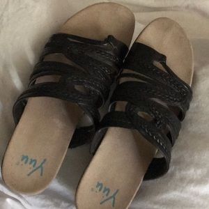 Yuu sandals NWOT
